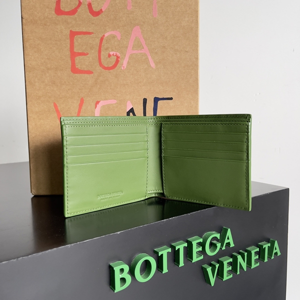 ボッテガヴェネタ財布コピー着用イメージ